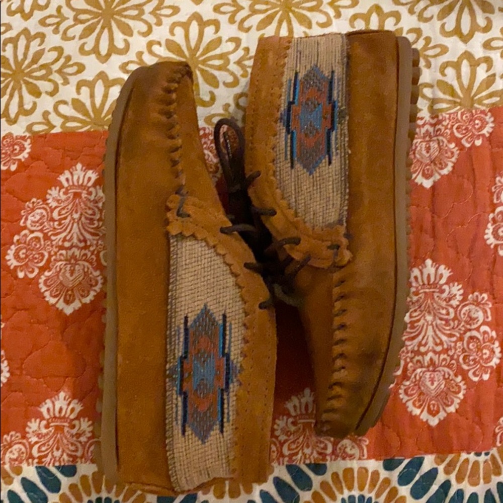 Minnetonka shoes - Picture 2 of 6